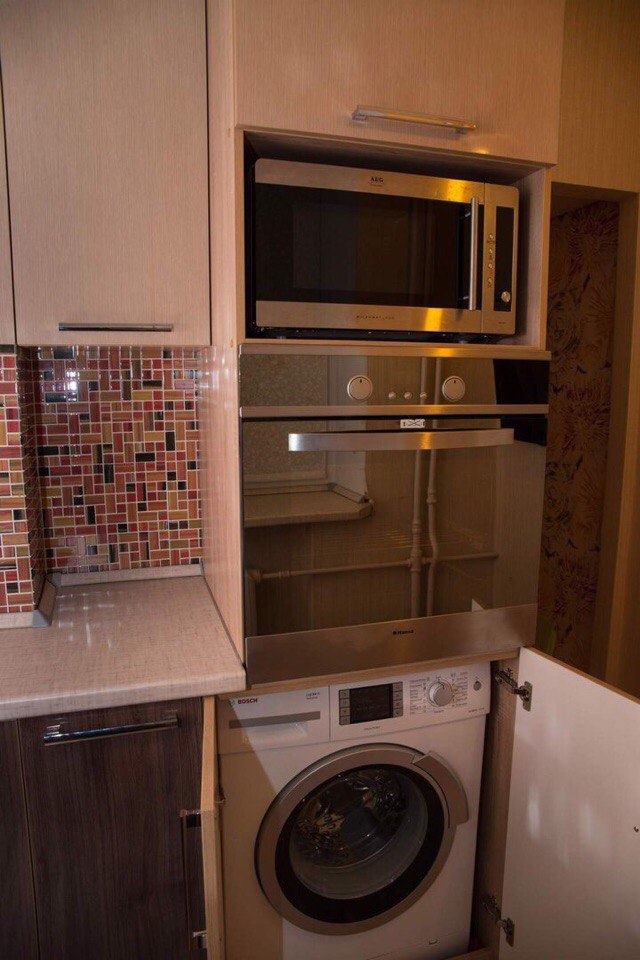 Микроволновка, духовой шкаф и стиральная машина - помещаются на кухне 4,5 кв.м.